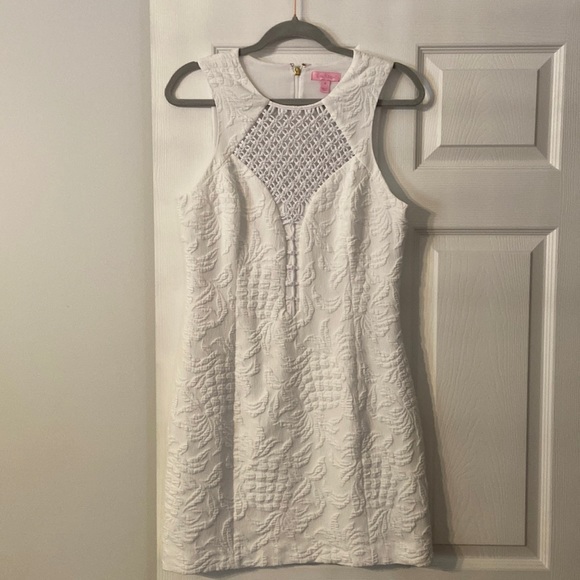 Lilly Pulitzer Dresses & Skirts - Lilly Pulitzer Dress size 10 excellent condition color white length 35” bust 32”